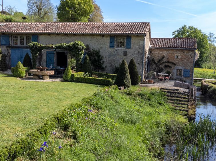 Foto van exterieur van Vakantiehuis Civray