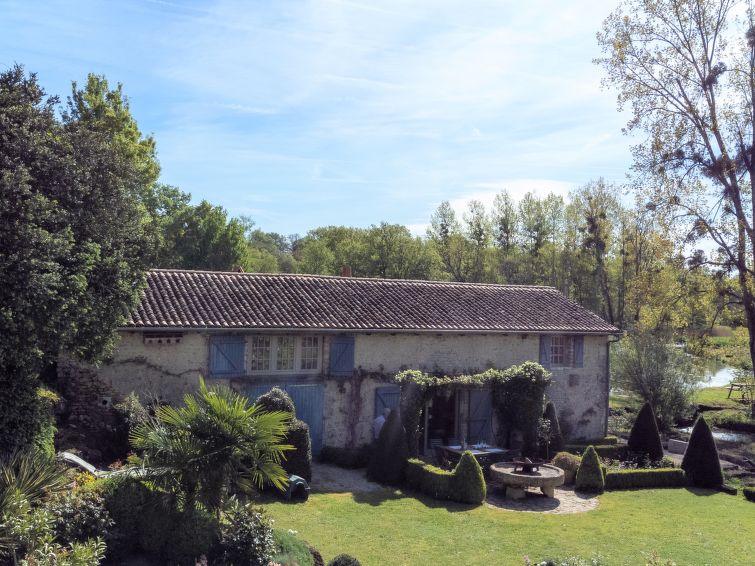 Foto van exterieur van Vakantiehuis Civray
