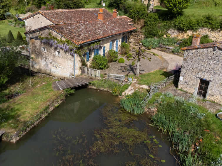 Foto van exterieur van Vakantiehuis Civray