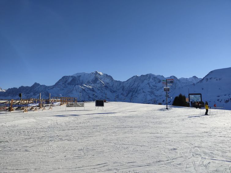 Foto van omgeving van Vakantiehuis Saint Gervaisin de winter
