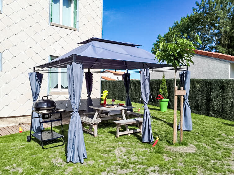 Foto van exterieur van Vakantiehuis Blot-l'Eglise