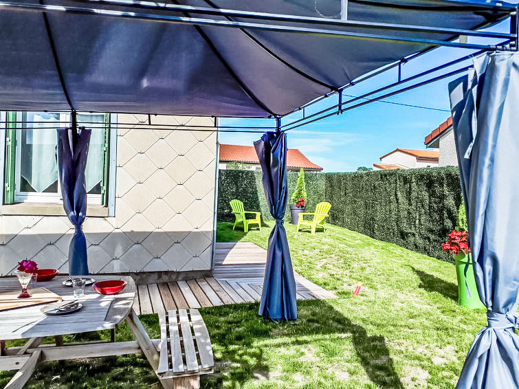 Foto van exterieur van Vakantiehuis Blot-l'Eglise