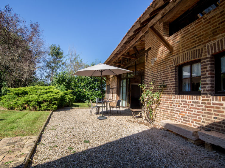 Foto van exterieur van Vakantiehuis La Chapelle-Saint-Sauveur
