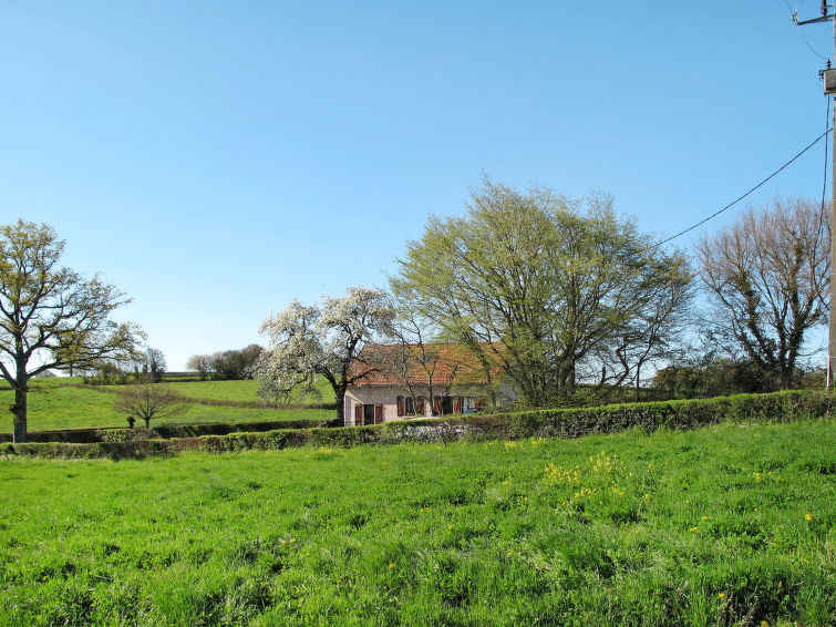 Foto van exterieur van Vakantiehuis Ternant