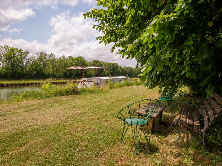 Foto van exterieur van Vakantiehuis Tanlay