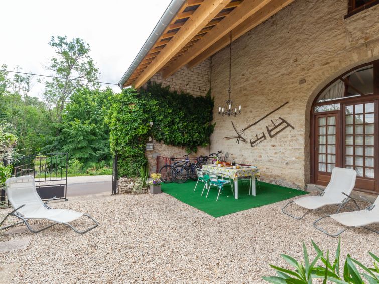 Foto van exterieur van Vakantiehuis Tanlay