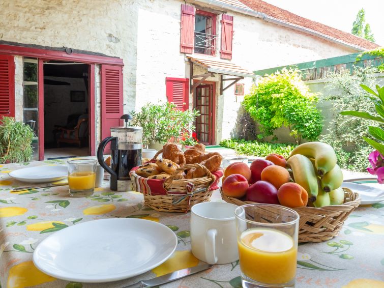 Foto van exterieur van Vakantiehuis Tanlay