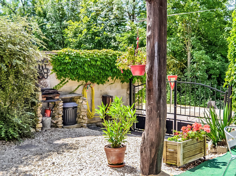 Foto van exterieur van Vakantiehuis Tanlay