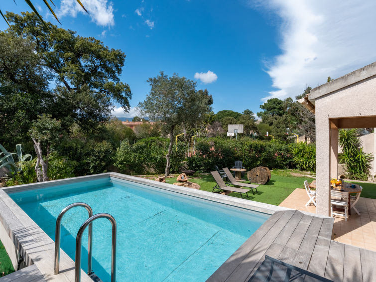 Foto van exterieur van Vakantiehuis Porto Vecchioin de winter