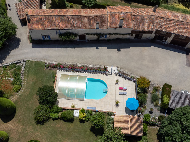 Foto van exterieur van Vakantiehuis Mauze sur le Mignon