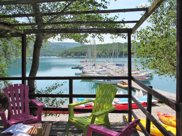 Foto van omgeving van Vakantiehuis Bauduen