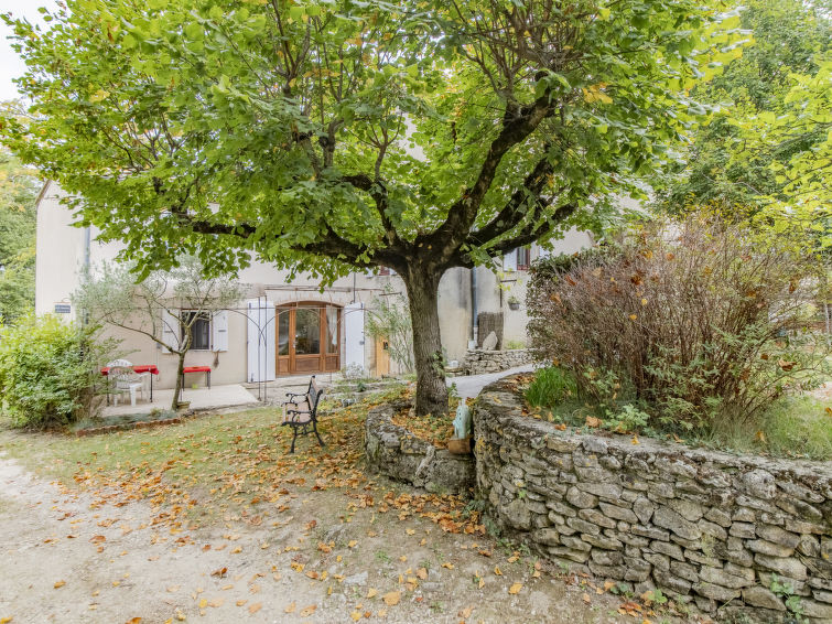 Foto van exterieur van Vakantiehuis La Begude de Mazencin de winter