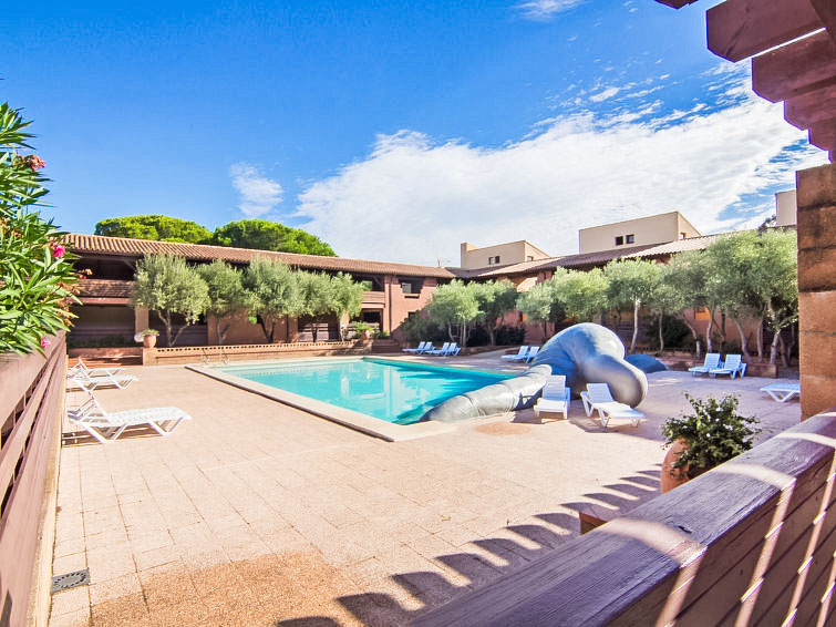 Geniet van een Rustige Vakantie in Appartement du Golf, Sain... | Out! Vakantiehuizen