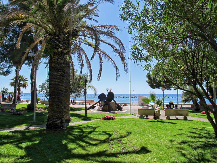 Foto van omgeving van Appartement San Bartolomeo al Mare