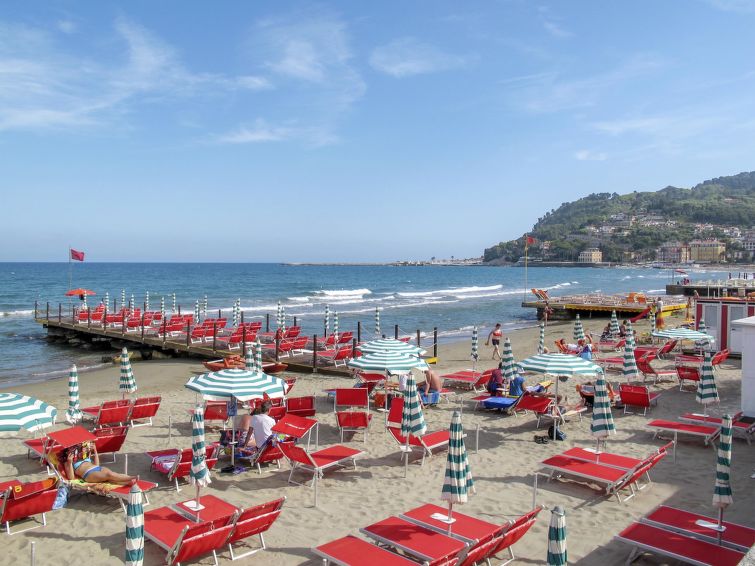 Foto van omgeving van Vakantiehuis Diano Marina