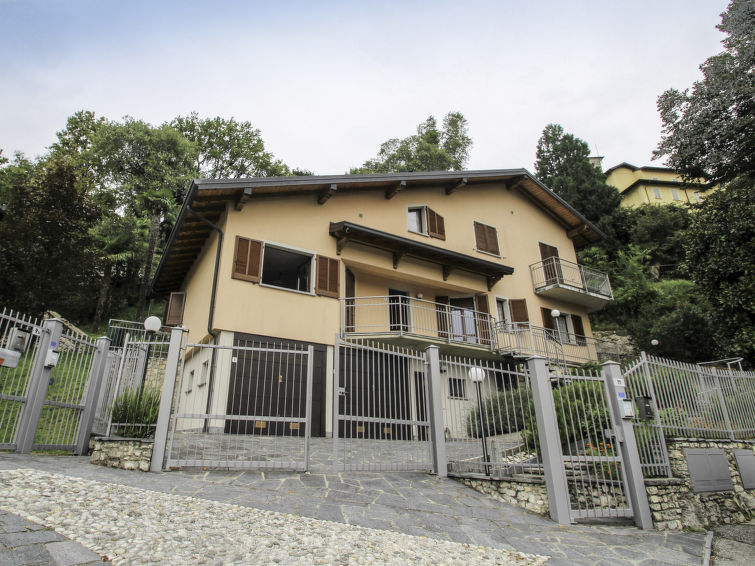 Ruime Villa La Canonica aan het Meer van Maggiore | Out! Vakantiehuizen