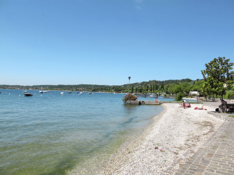 Foto van omgeving van Vakantiehuis San Felice del Benaco