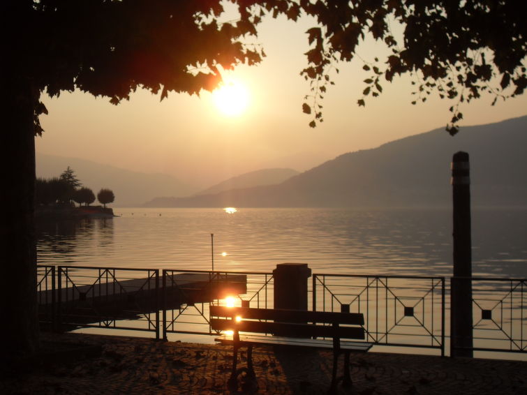 Foto van omgeving van Vakantiehuis Porto Valtravaglia