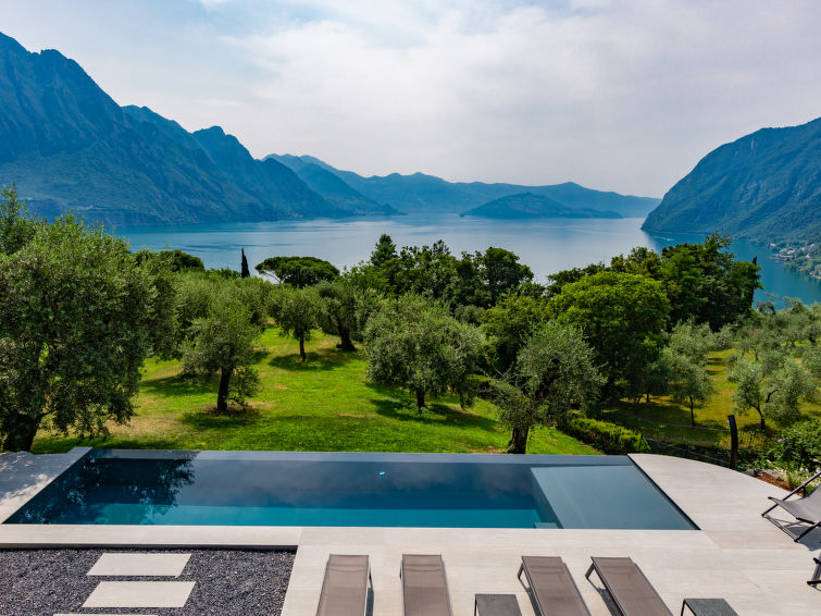 Foto van exterieur van Vakantiehuis Riva di Solto
