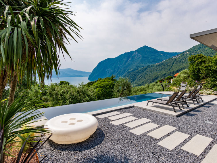 Foto van exterieur van Vakantiehuis Riva di Solto