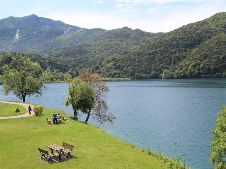 Foto van omgeving van Vakantiehuis Lago di Ledro