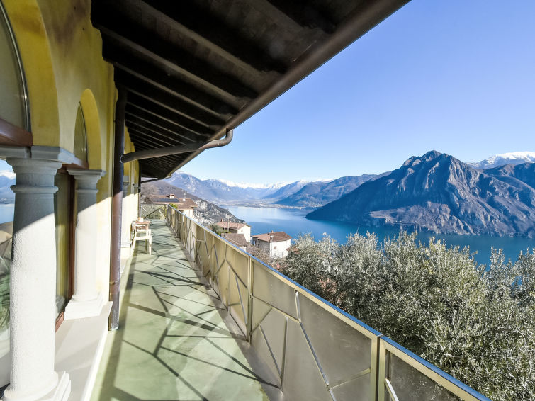 Appartement Xino Terrace View met Uitzicht op Meer en Bergen | Out! Vakantiehuizen