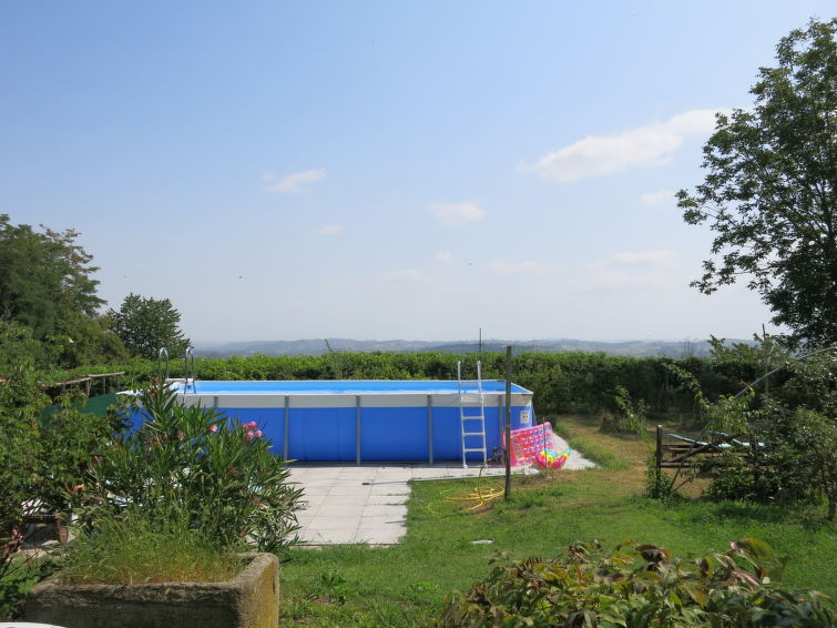 Foto van exterieur van Vakantiehuis San Damiano d'Astiin de winter