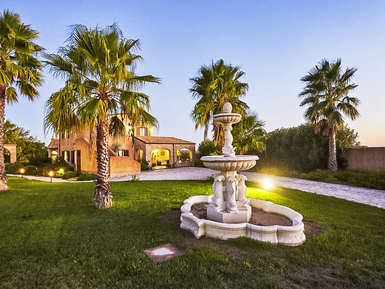 Ontdek de Rust en Luxe van Bel Villa in Selinunte, Sicili | Out! Vakantiehuizen