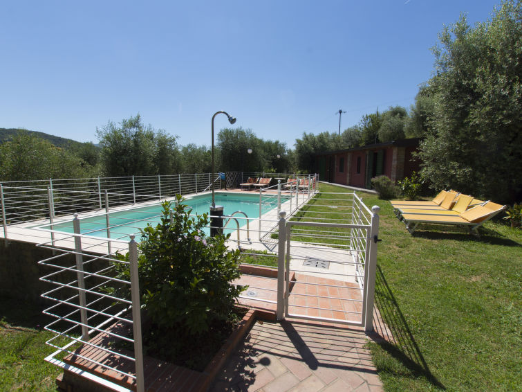 Foto van exterieur van Vakantiehuis Montecatini Termein de winter