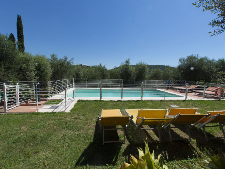 Foto van exterieur van Vakantiehuis Montecatini Termein de winter