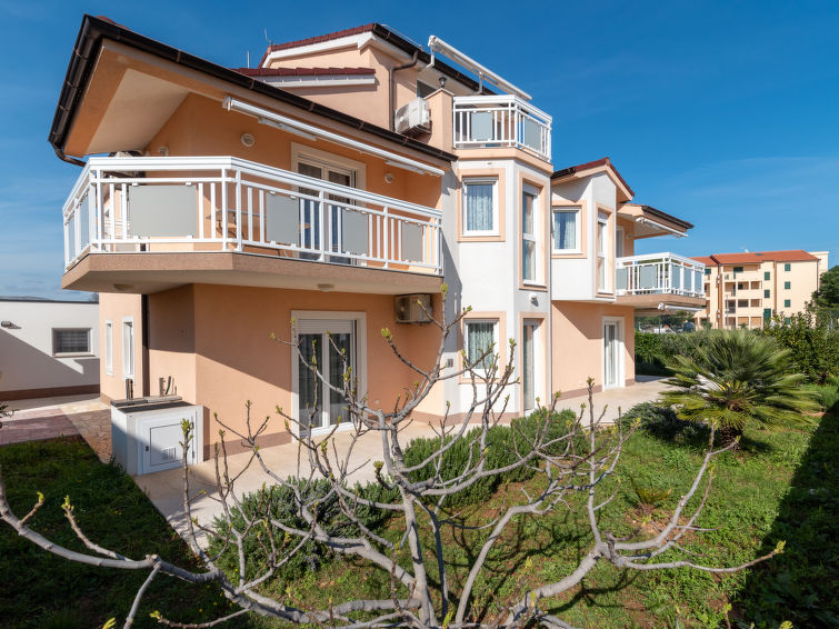Foto van exterieur van Appartement Trogir/Okrug Gornji