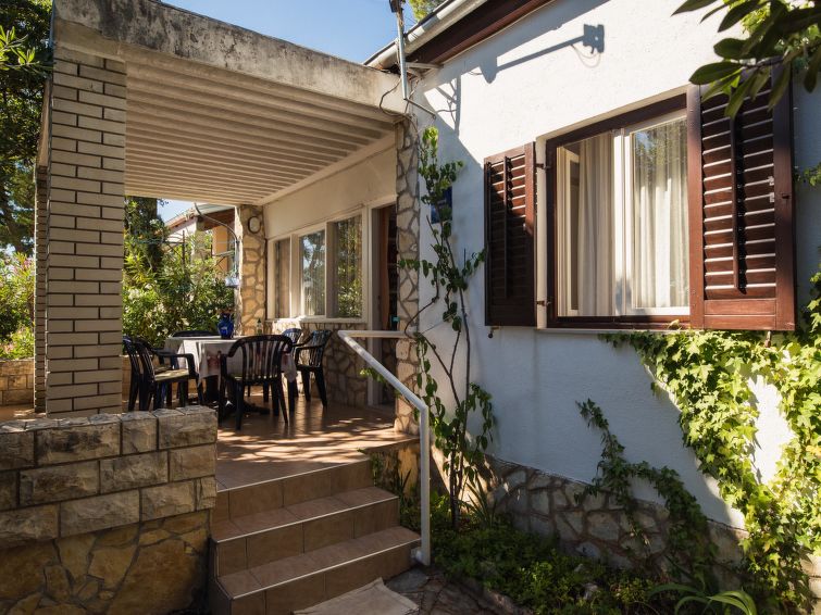 Foto van exterieur van Vakantiehuis Rovanjska