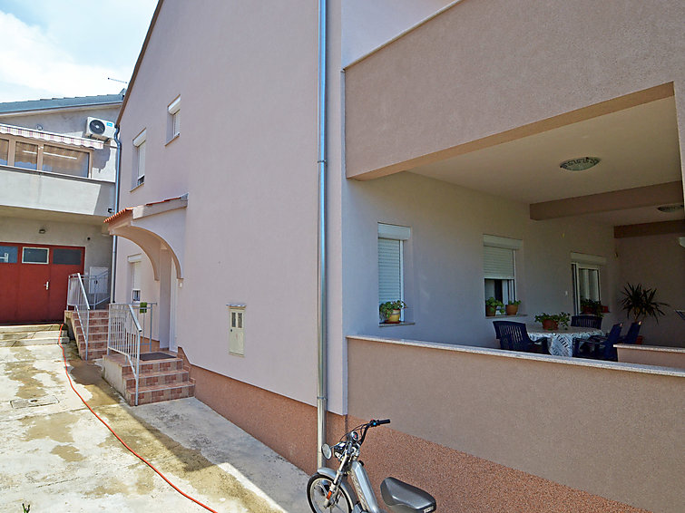 Foto van exterieur van Appartement Sv. Filip i Jakov
