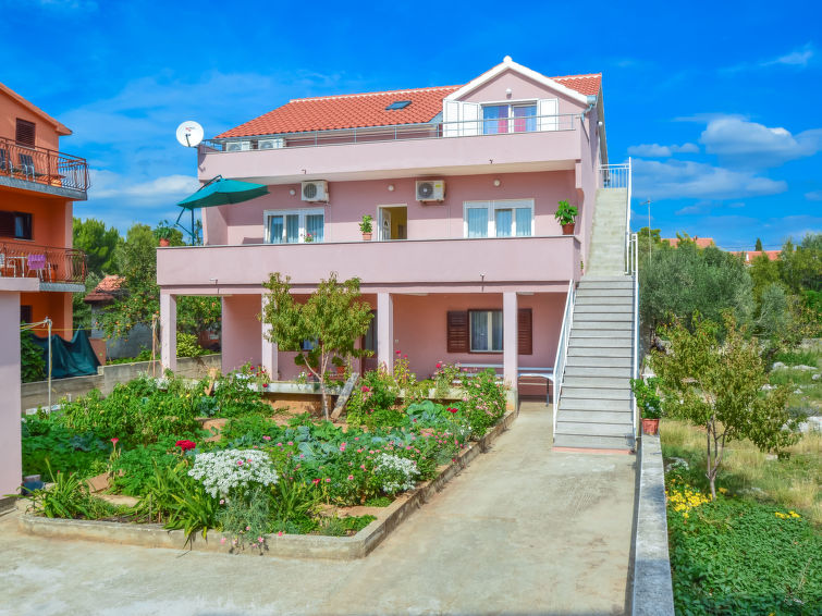 Ontspanning en Comfort in Appartement Sime, Brodarica | Out! Vakantiehuizen