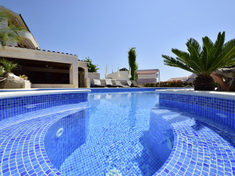 Foto van exterieur van Appartement Trogir/Okrug Gornji