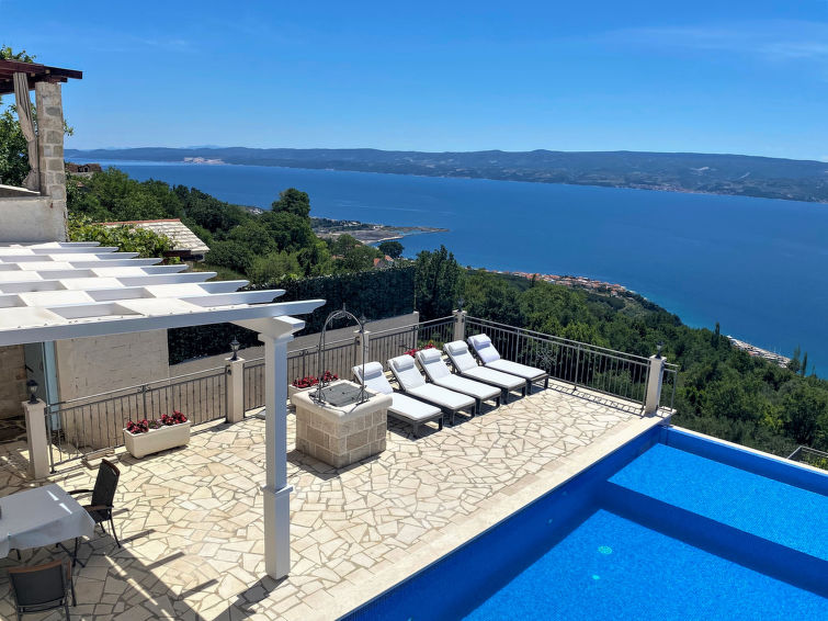 Ontspanning en Comfort in Villa Nareste, Omis | Out! Vakantiehuizen