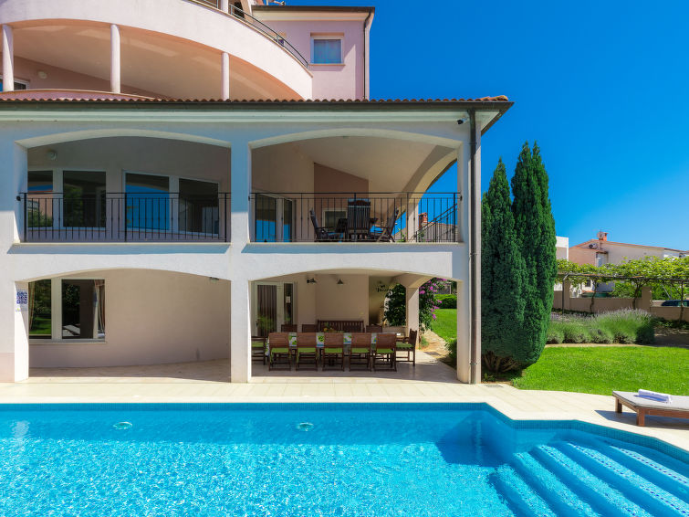 Foto van exterieur van Vakantiehuis Stinjan