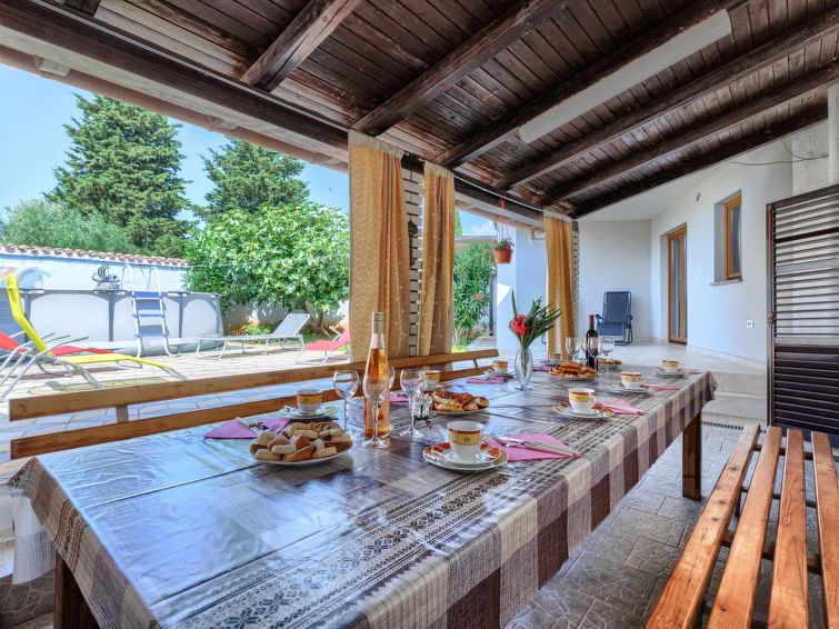 Foto van exterieur van Vakantiehuis Pula/Krnica