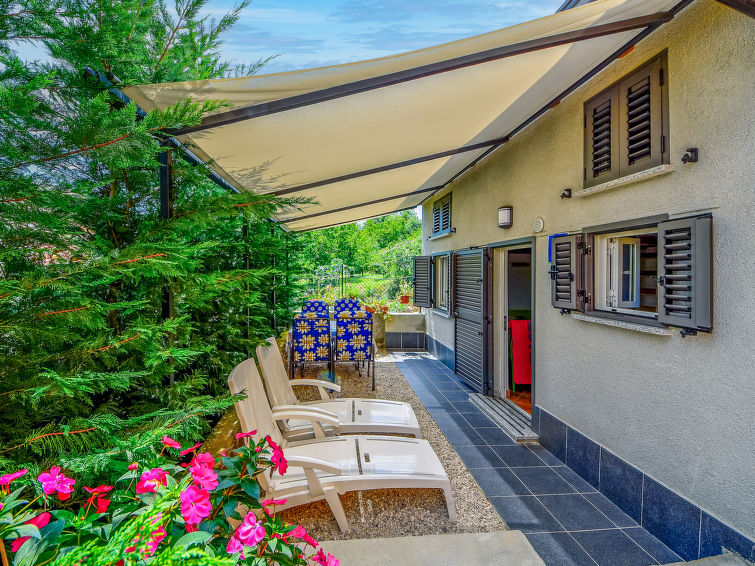 Gezellig Bungalow Vakantiehuis Karolina in Lovran, Kroati | Out! Vakantiehuizen