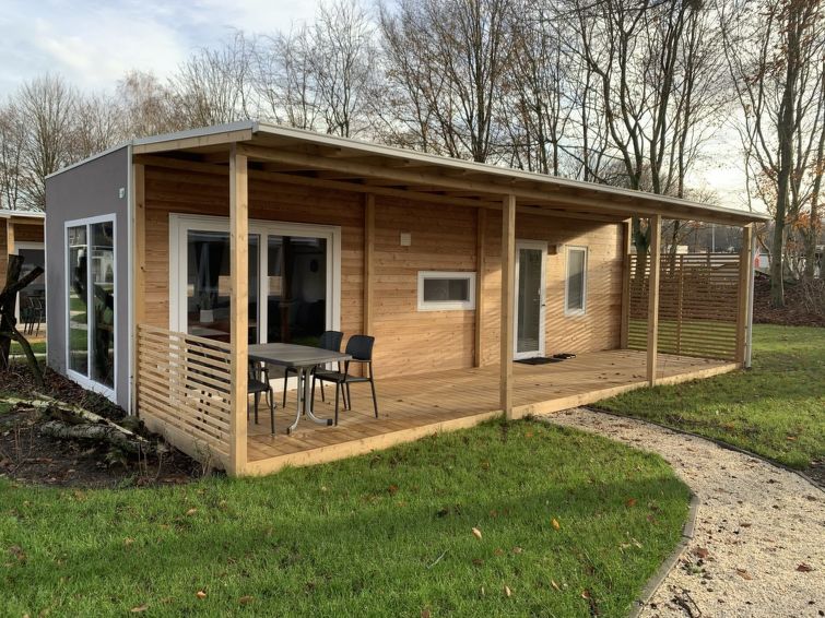Foto van exterieur van Vakantiehuis Biddinghuizenin de winter