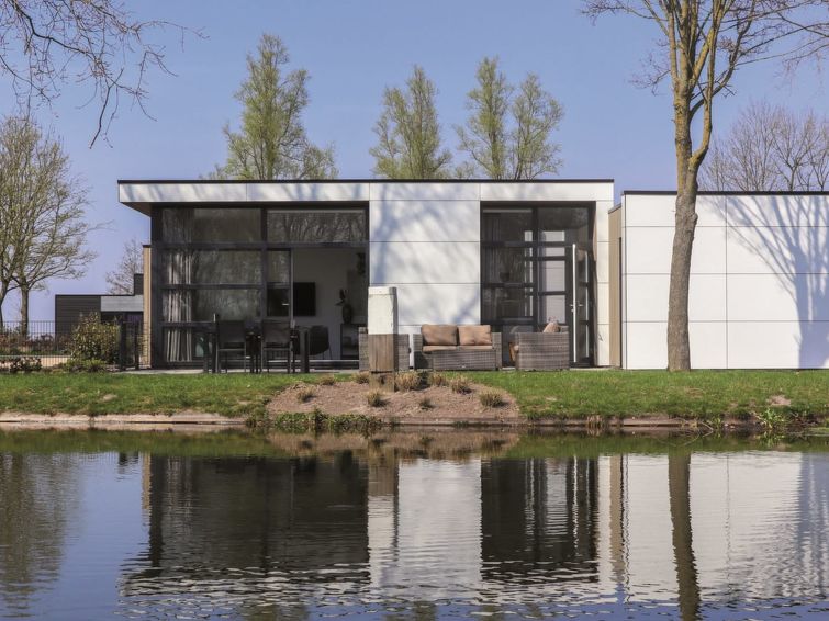 Geniet van een Rustige Vakantie in Bungalow L-Cube 4 in Olbu... | Out! Vakantiehuizen