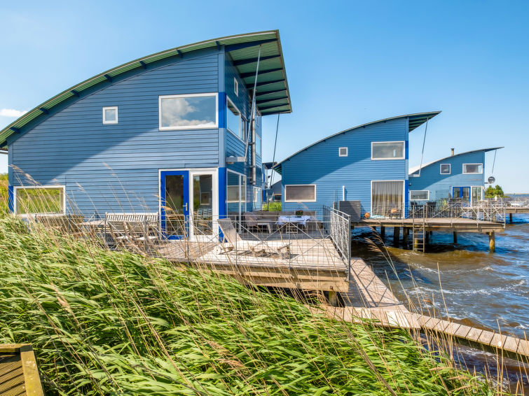 Rietwoning 16: Ontspan aan het Water in Lauwersoog | Out! Vakantiehuizen