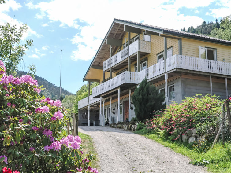 Gezellig Vakantiehuis Gule Huset in het Prachtige Sunnhordland | Out! Vakantiehuizen
