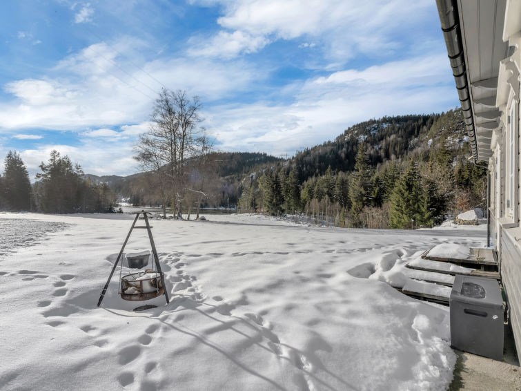 Foto van exterieur van Vakantiehuis Birkelandin de winter