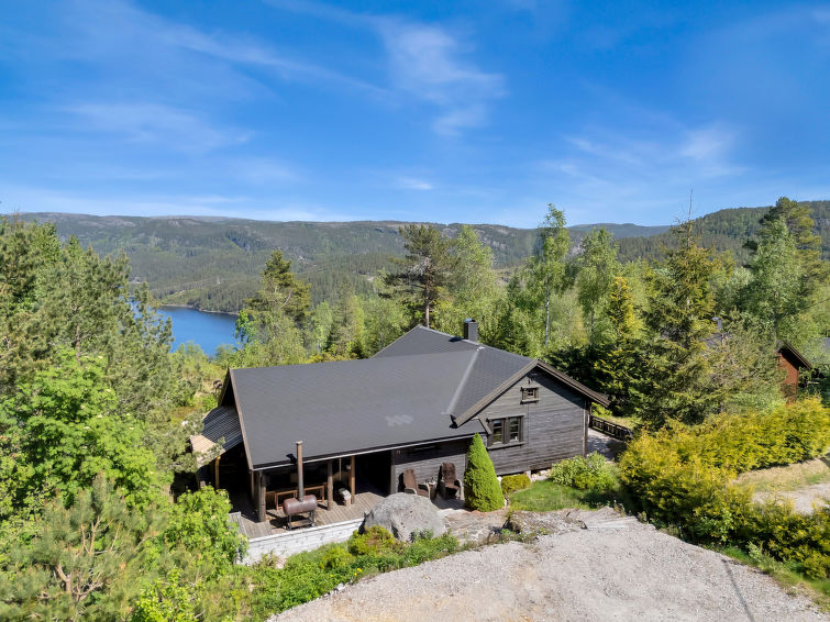 Foto van exterieur van Vakantiehuis Eikerapenin de winter