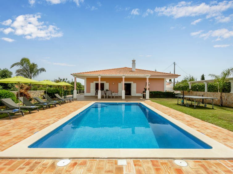 Ontsnap naar Rust en Comfort in Villa Pescada, Albufeira | Out! Vakantiehuizen