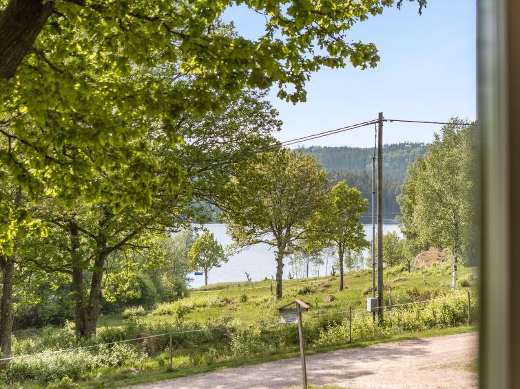 Foto van exterieur van Vakantiehuis Östra Frölundain de winter Foto van exterieur van Vakantiehuis Östra Frölundain de winter