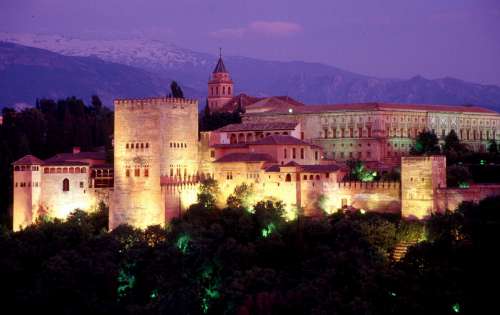 Het prachtige paleizencomplex Alhambra in Granada