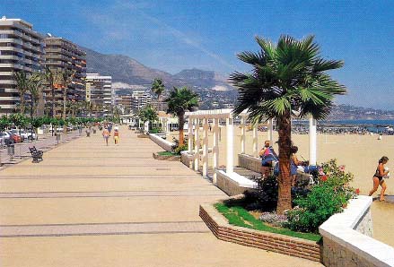 Het strand en de promenade van Fuengirola