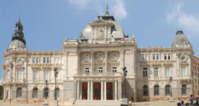 Het imposante gemeentehuis van Cartagena